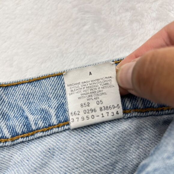 Vintage Levi's 950 Relaxed Fit Jean Shorts Women's Size 9 Light Blue Orange Tab - Picture 4 of 10